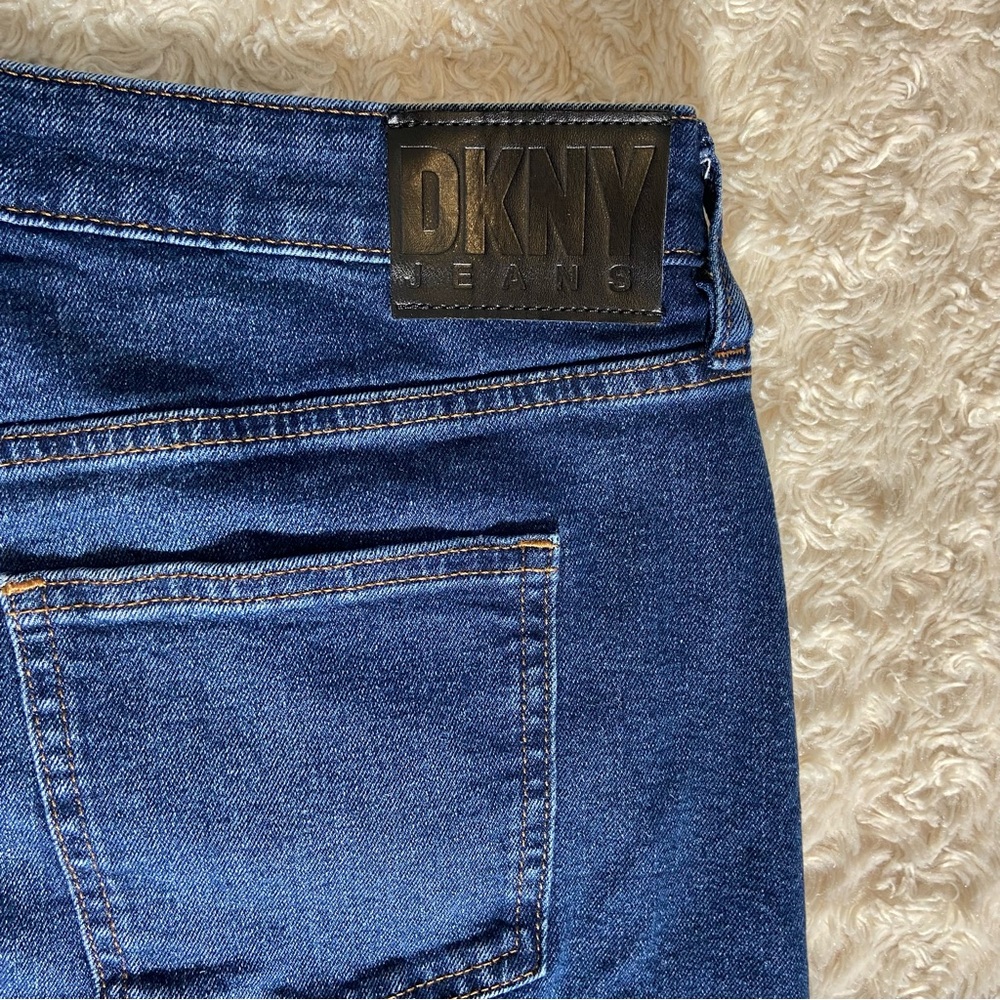 DKNY Jeans 5- Pocket Denim Mini Skirt Fray Finished Hem Size 12 - Picture 3 of 10